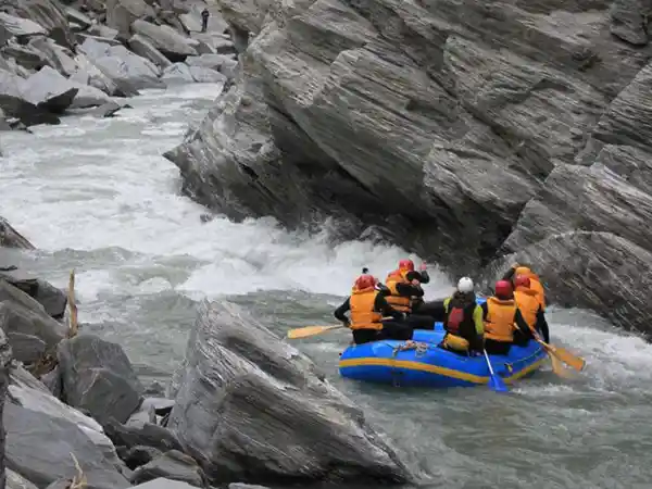 A raft on the Shotover Rapid about to drop into a rapid